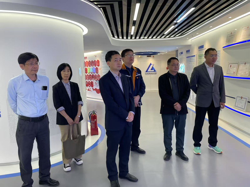 5 調(diào)研團聽取中色十二冶金建設(shè)有限公司介紹.jpg